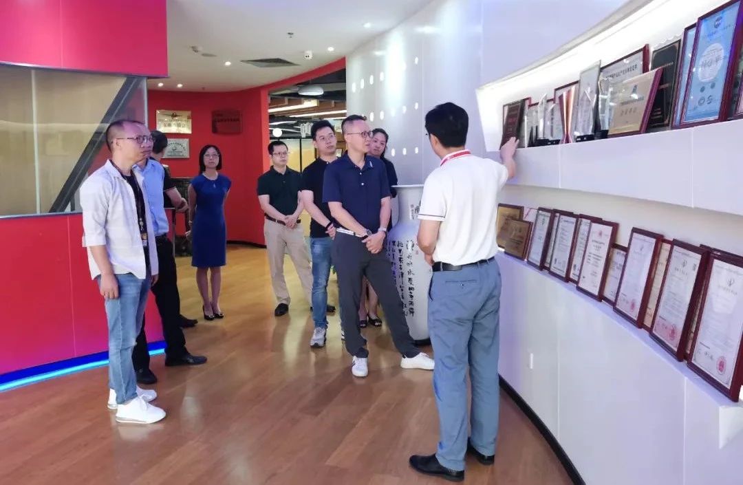 學(xué)校擋煙垂壁,學(xué)校玻璃擋煙垂壁